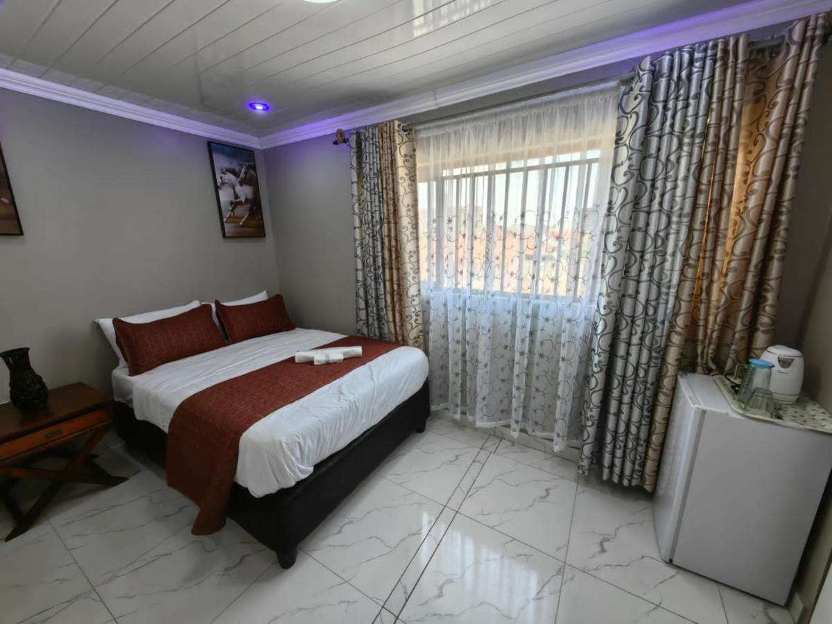 Essential Lodge23 Homestay Cape Town