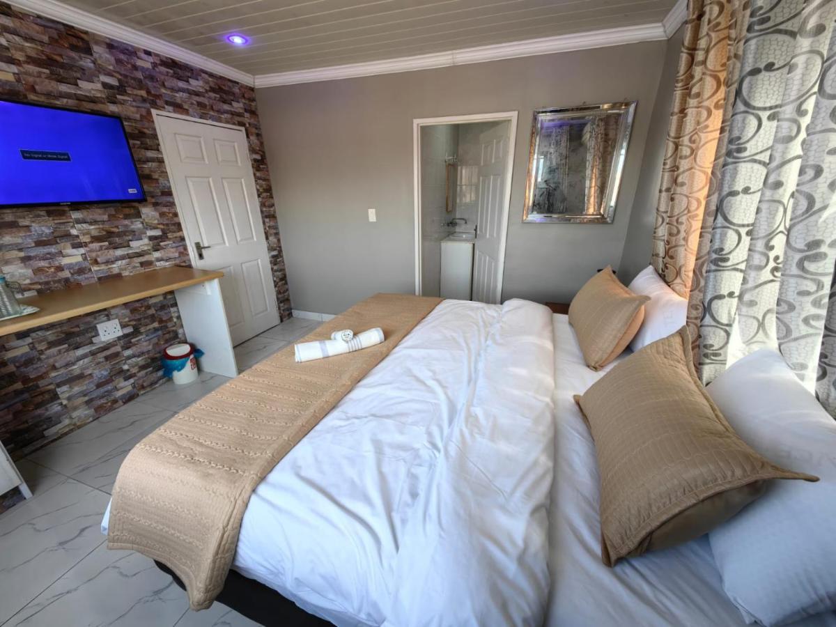 Essential Lodge23